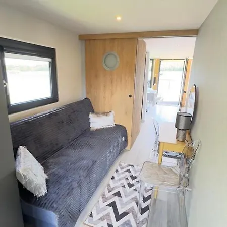 Na Wodzie Houseboaty *