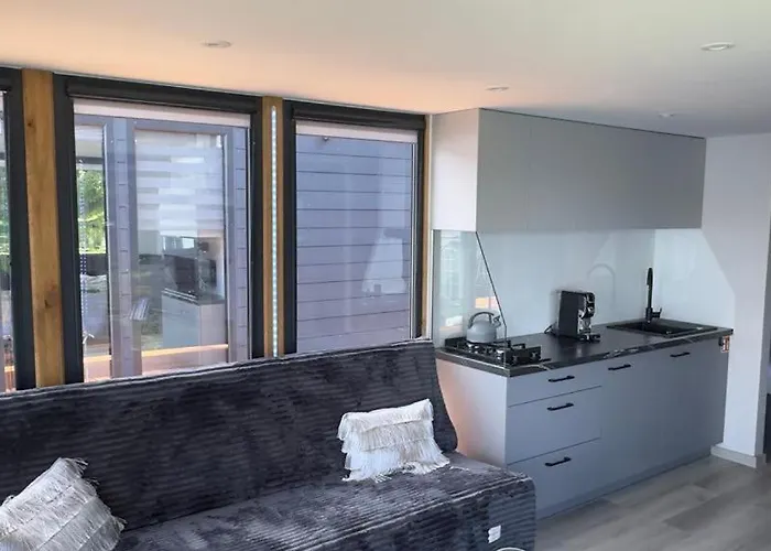 Na Wodzie Houseboaty Botel