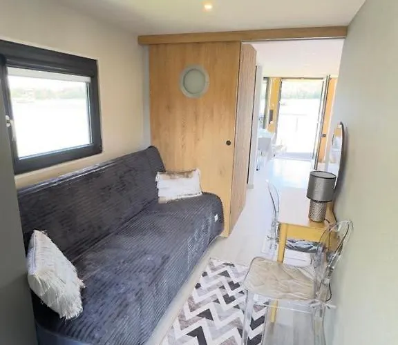 Na Wodzie Houseboaty *